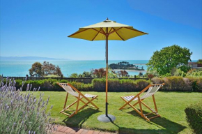 The Cliffs - Nelson Waterfront Home